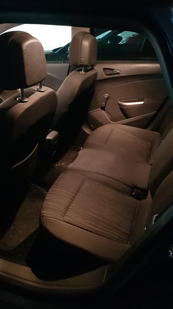 Opel Astra 2011 — photo 8