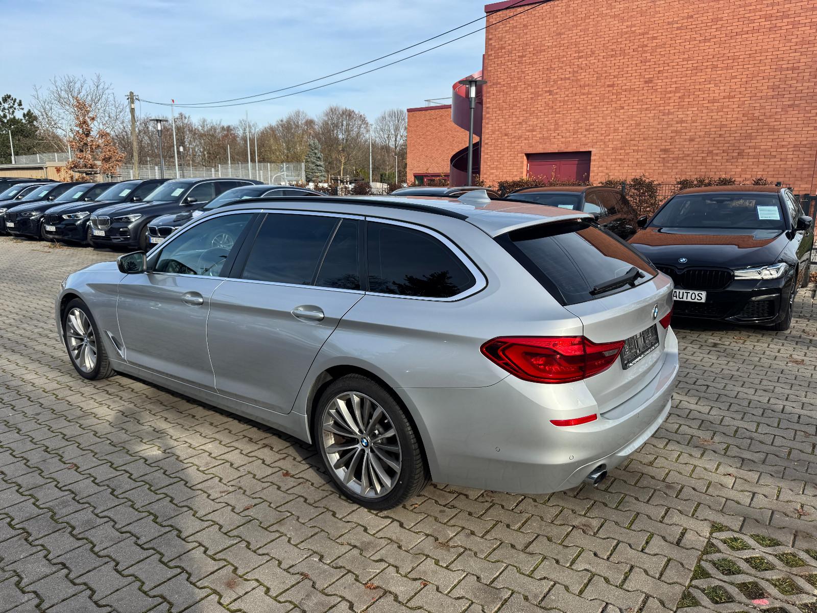 BMW 530 d Tour*Kamera*W+Som.räder* Live Cockpit*Navi