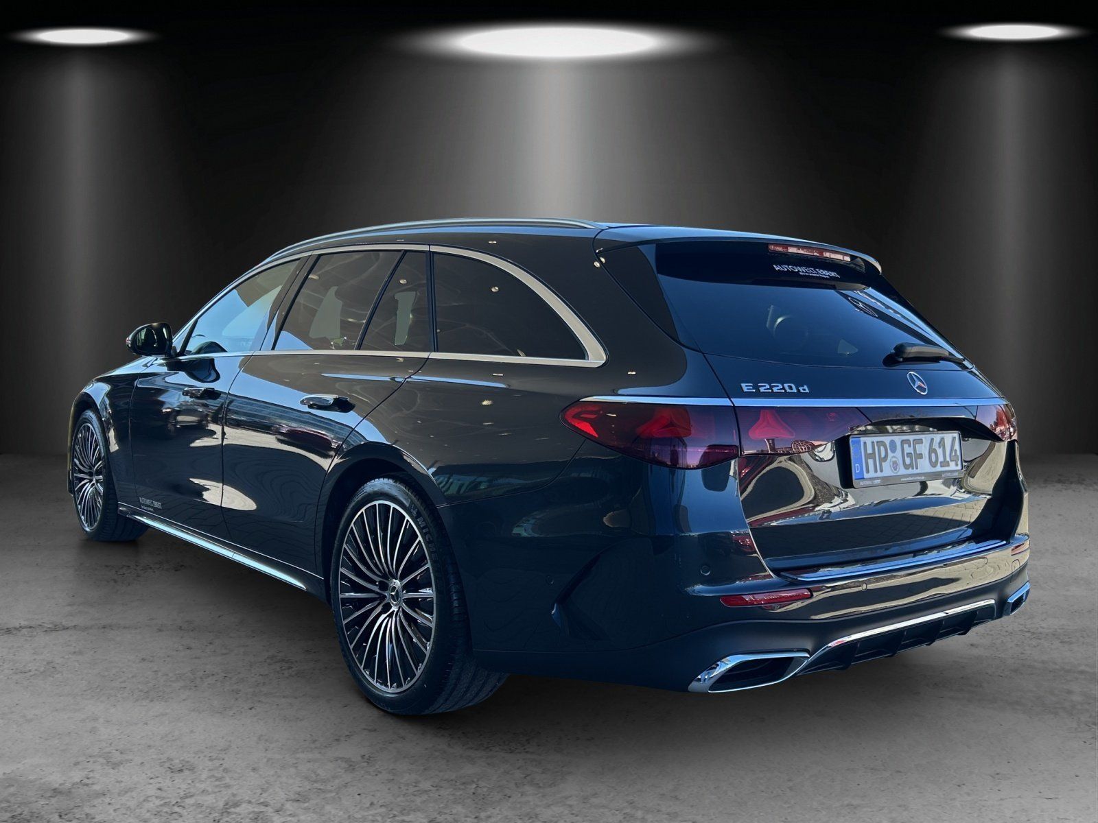 Fahrzeugabbildung Mercedes-Benz E 220 d T AMG Shzg PANO Burmester AHK Sitzklima