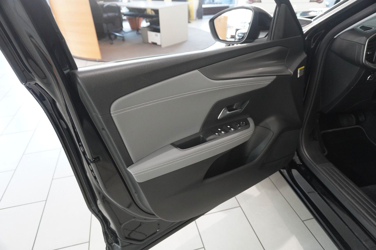 Fahrzeugabbildung Opel Mokka-e ELEGANCE 3-PHASIG NAVI/LED/KAMERA/DAB+