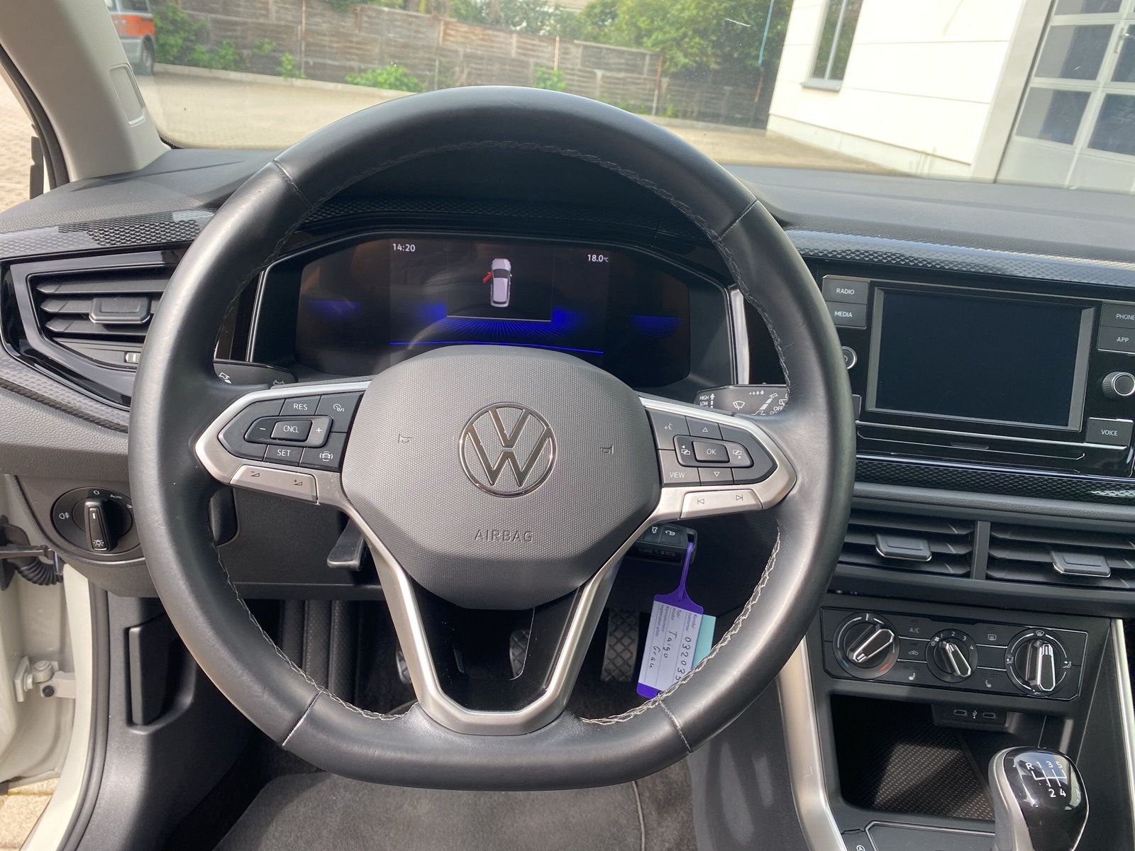 Fahrzeugabbildung Volkswagen Taigo 1.0 TSI Life LED APP PDC SHZ LM17