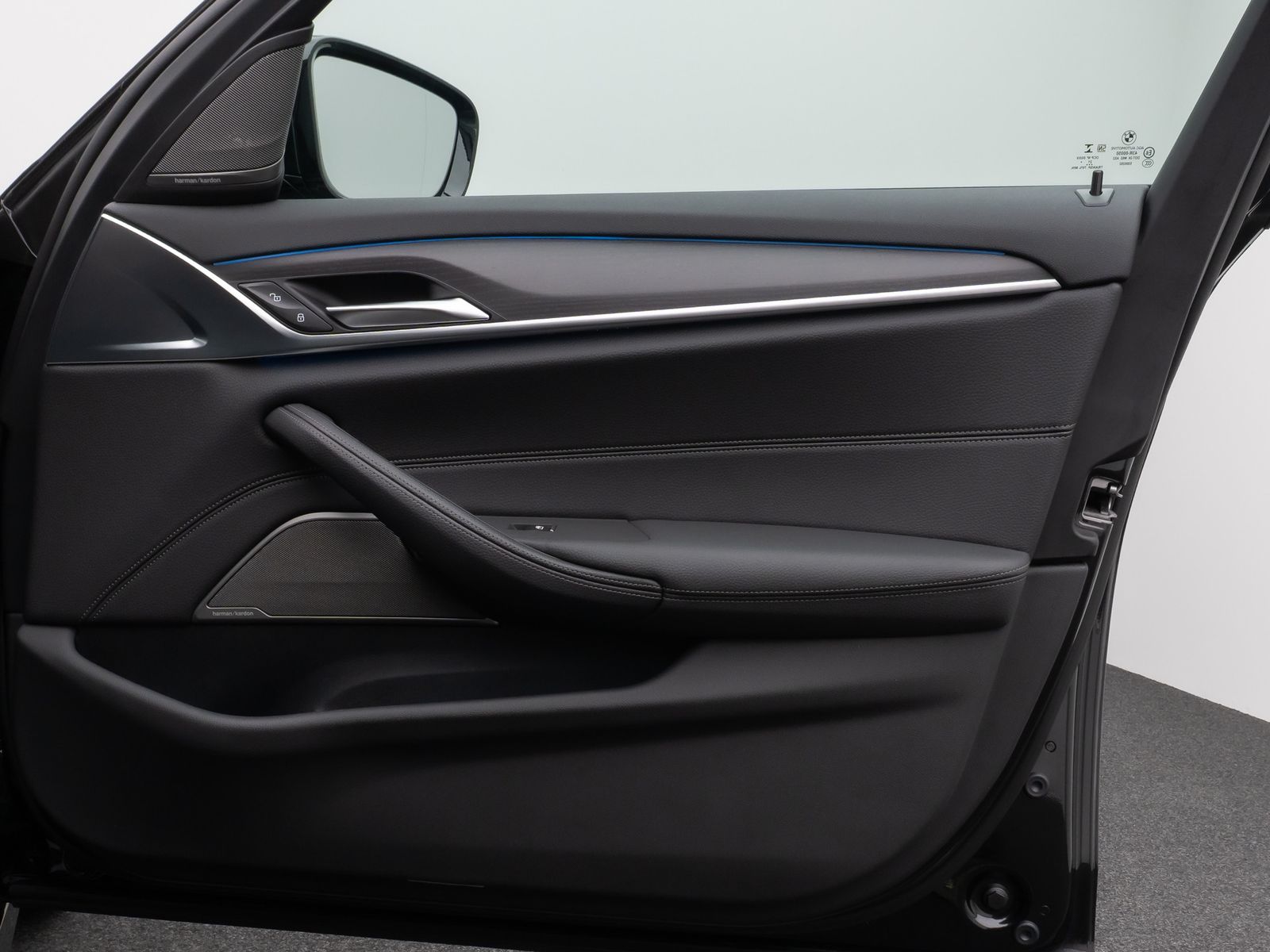 Fahrzeugabbildung BMW 530e xD M Sport Panorama HUD DAB H/K PDC AHK