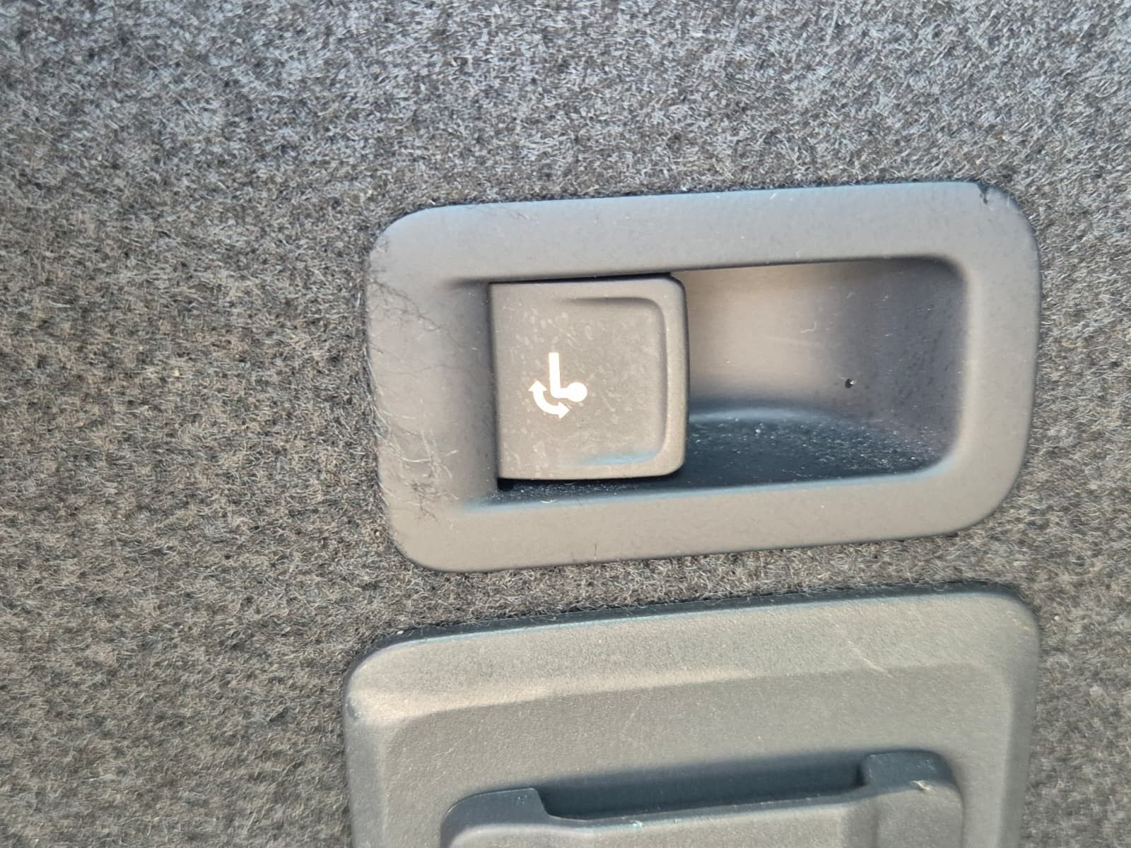 Fahrzeugabbildung CUPRA Leon 1.5 eTSI PANO*DCC*MATRIX*DINAMICA*AHK*5JG.