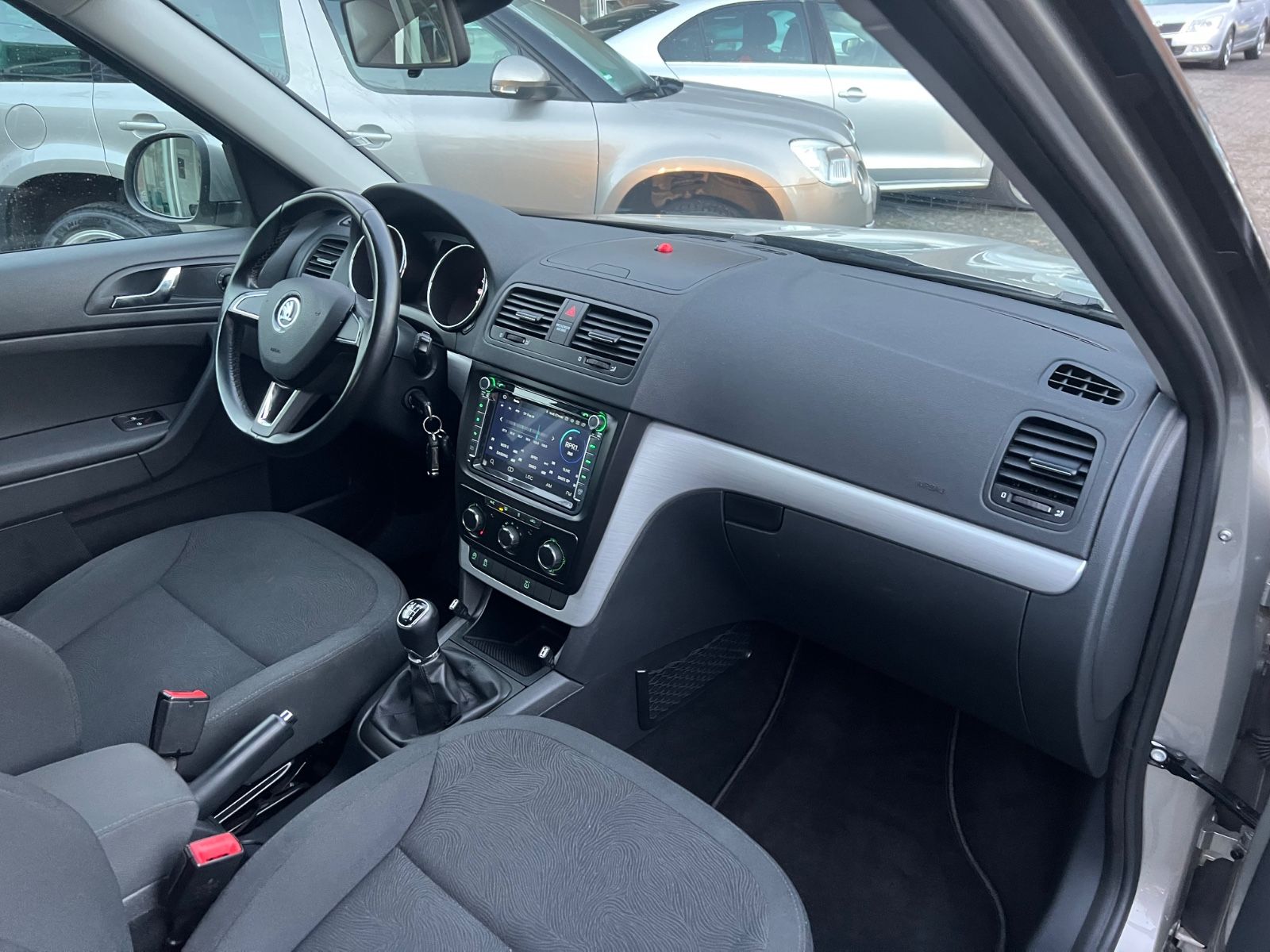 Fahrzeugabbildung SKODA Yeti 2.0 TDI Ambition * KAMERA *