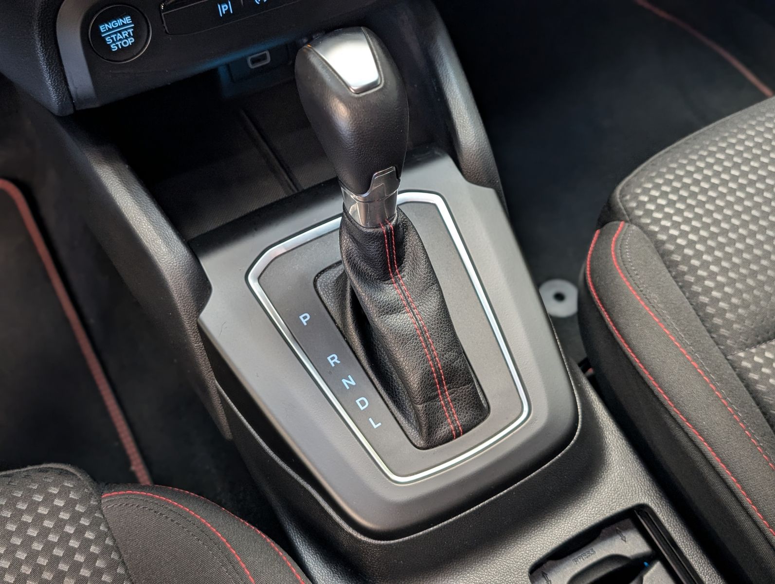 Fahrzeugabbildung Ford Focus 1.0 EB ST-Line ACC LED CAM Styling WINTER