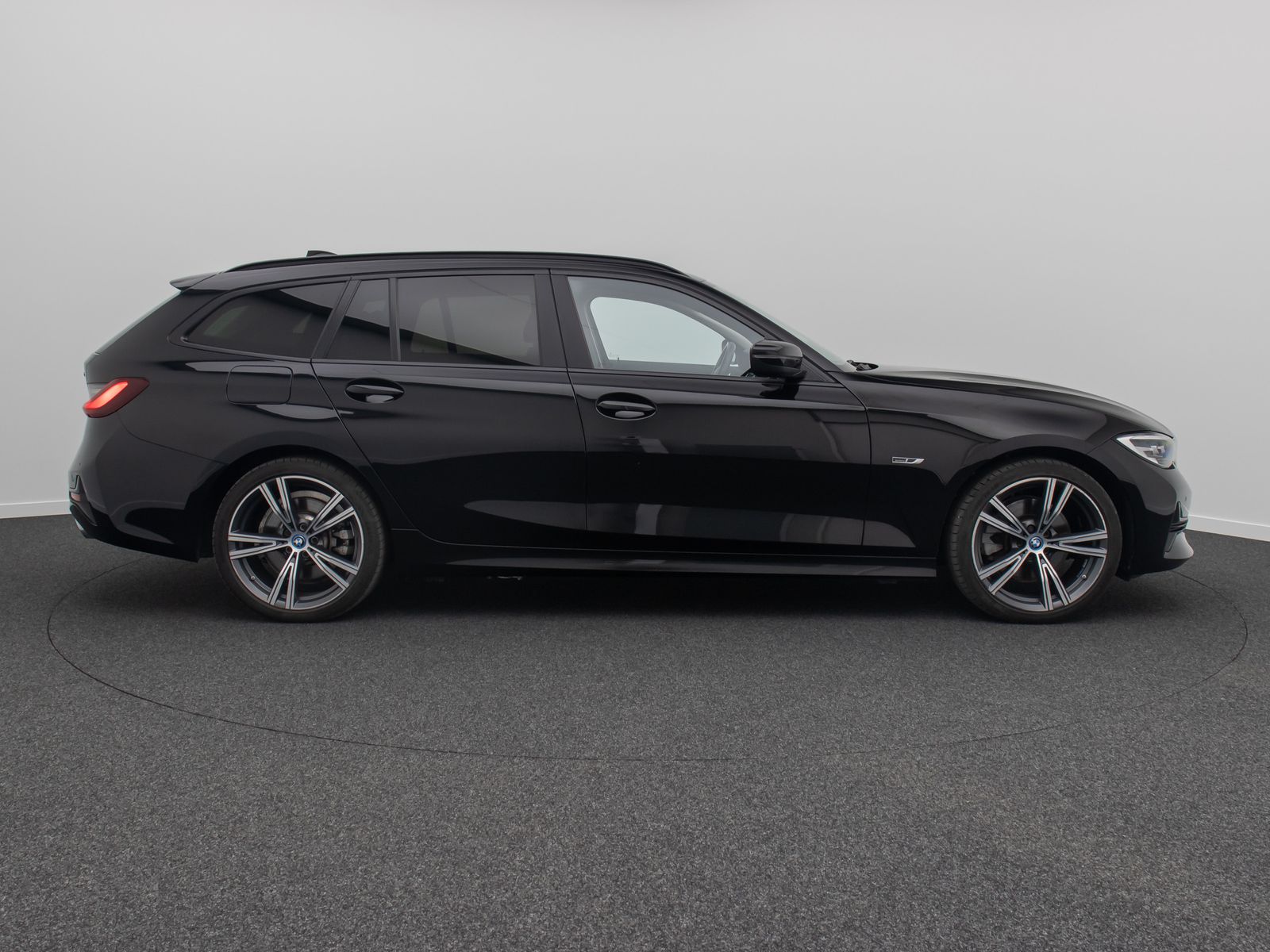 Fahrzeugabbildung BMW 320e Stop&Go DAB Alarm AHK HiFi Sportsitz 19Zoll