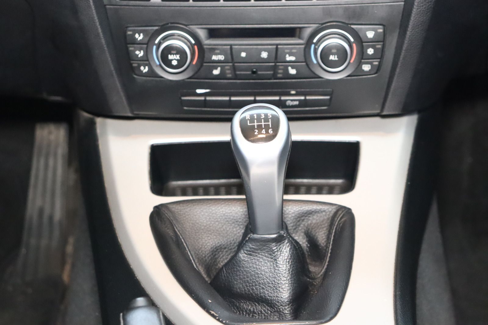 Fahrzeugabbildung BMW 320 d Touring *Panoramadach