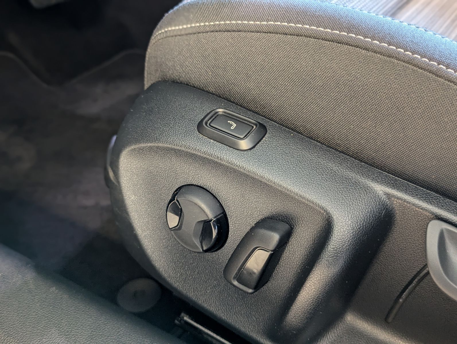 Fahrzeugabbildung SKODA Superb 2.0TDI DSG 4x4 Pano Matrix ACC AHK 5J Gar
