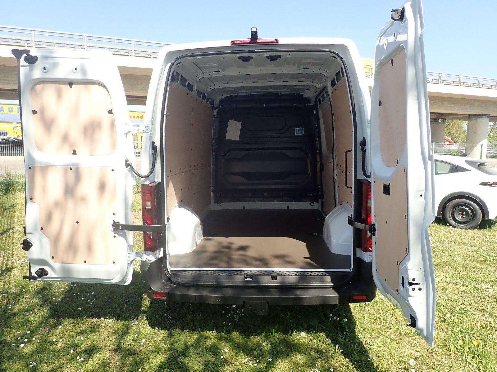 Fahrzeugabbildung Renault Master Kastenwagen FWD Kasten extra L2H2 3,5t Bl