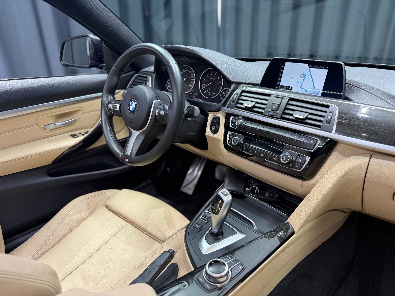 Fahrzeugabbildung BMW 440i Coupe M Sport|LCI|GLASDACH|SHADOWLINE