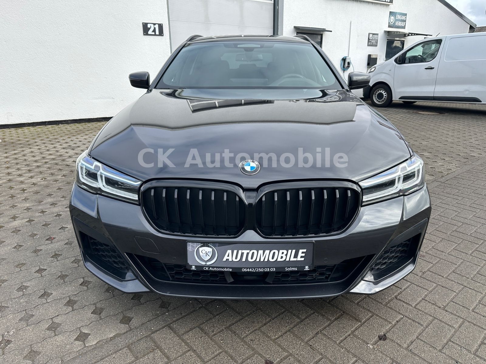 Fahrzeugabbildung BMW 520dxDrive Touring M-Sport/Laser/Head-Up/ACC/AHK