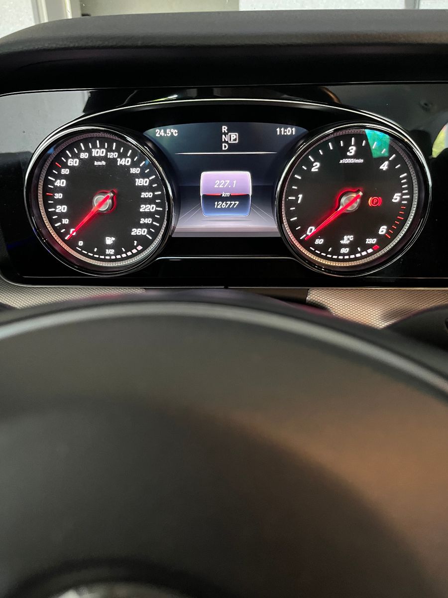MERCEDES-BENZ E 220d T AVANTGARDE Autom. AVANTGARDE