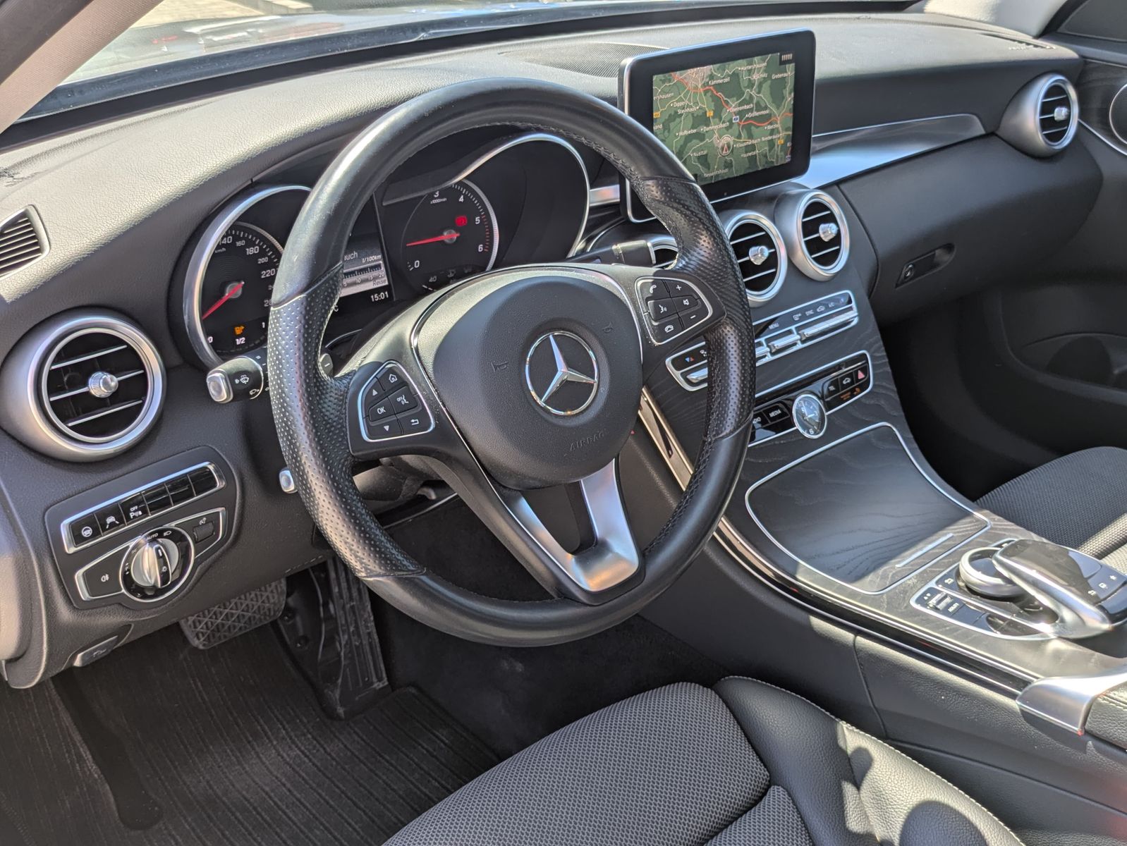 Illustration du véhicule Mercedes-Benz C 250 d BlueTec AVANTGARDE 4Matic ACC/KAM/LED