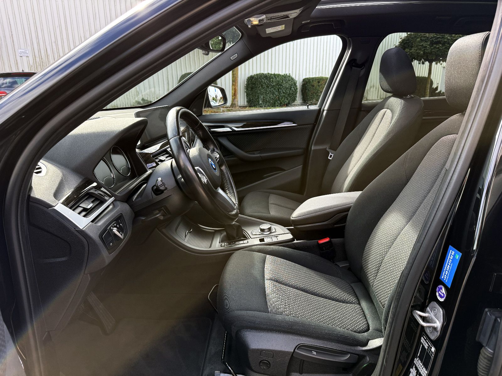 Fahrzeugabbildung BMW X1 xDrive25e Advantage ACC KAM AHK PANO HUD H&K