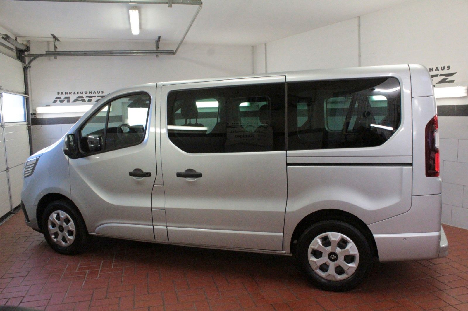 Fahrzeugabbildung Renault Trafic Blue dCi 150 EDC Evo*Automatik*8-Sitzer*