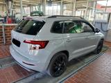 Skoda Karoq Sportline 2.0TDI 4x4 DSG LED*AHK*R-KAM*18" - Skoda Autos von Händlern