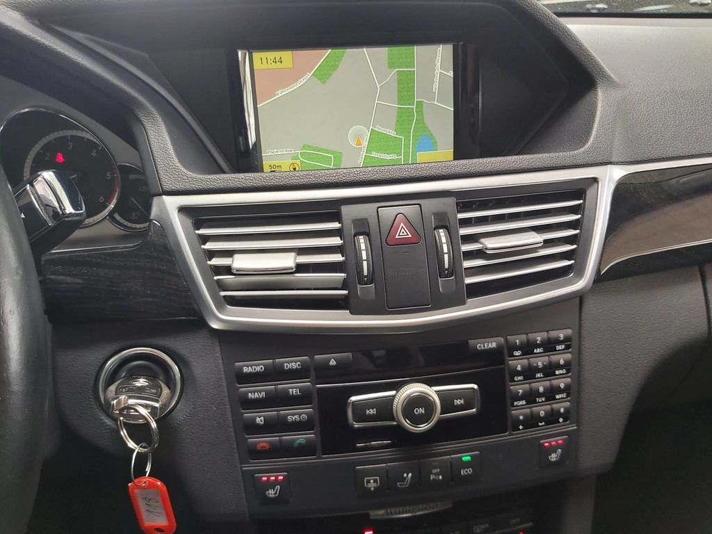 Mercedes-Benz E 300 CDI AVANTGARD LEDER TOTW KAMERA COMAND AHK