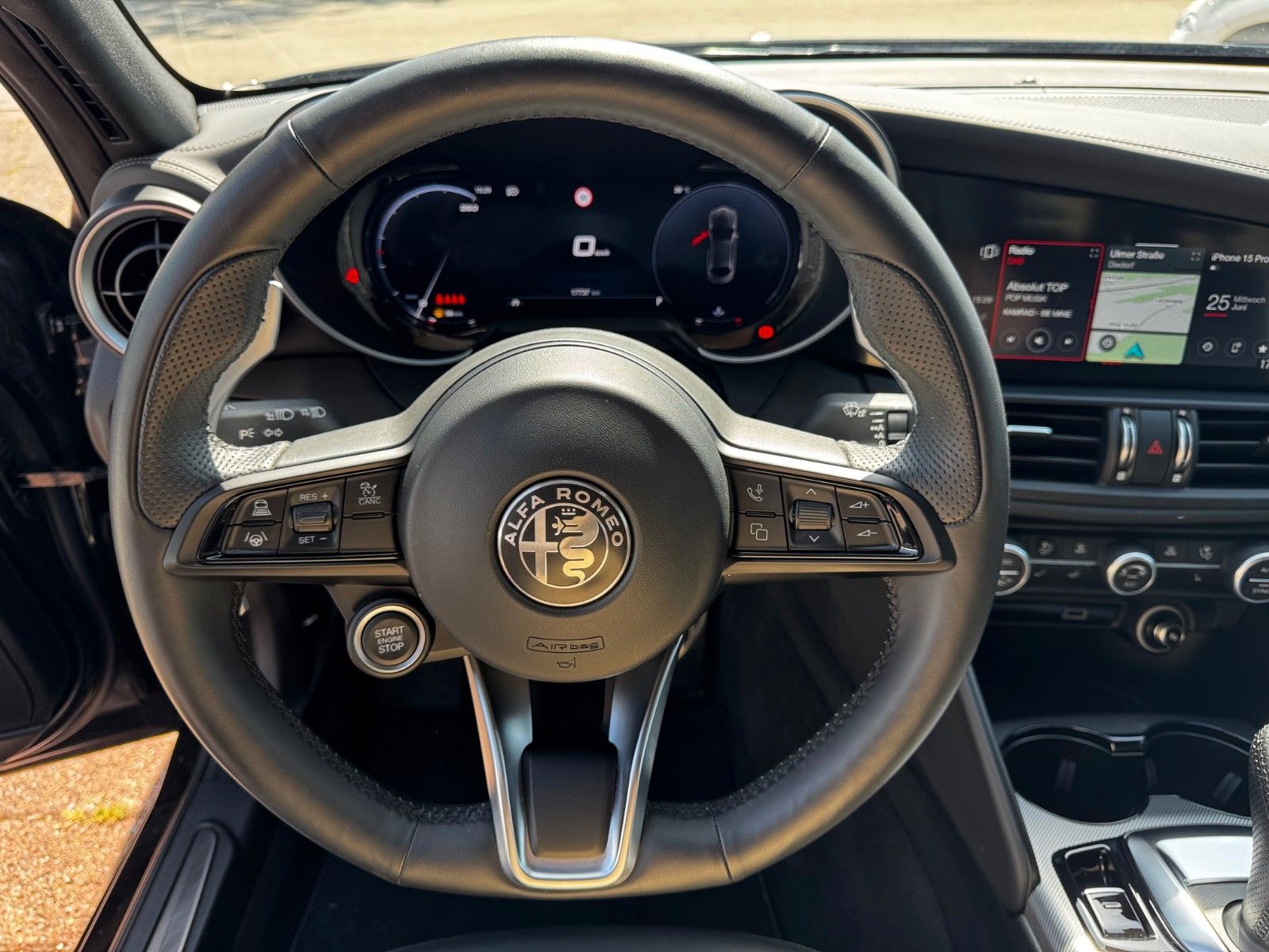 Fahrzeugabbildung Alfa Romeo Giulia MY23 Veloce 2.2 Diesel 210PS MEMORY NAVI
