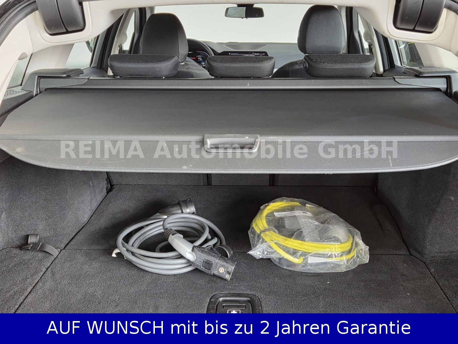 Fahrzeugabbildung BMW 330e Touring  Advantage, Laser, HUD, ACC