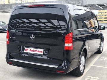 Mercedes V 220 - 2