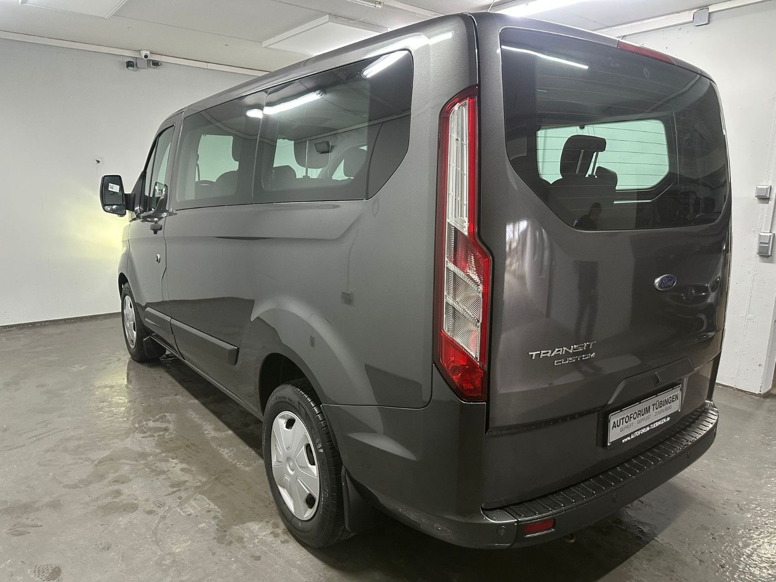 Fahrzeugabbildung Ford Transit Custom 320 L1H1*TREND*8-SITZE*NAVI*SPURH