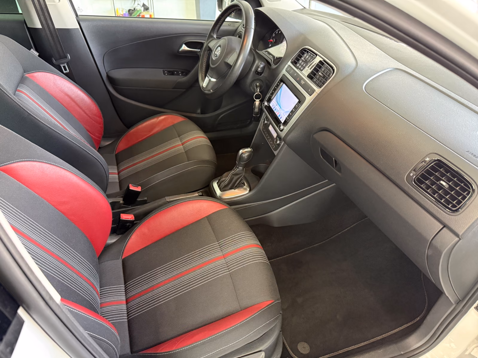 Volkswagen Polo 1.2 TSI*MATCH*AUTO*NAV*TMP*CARPL*ANDR*LEDER