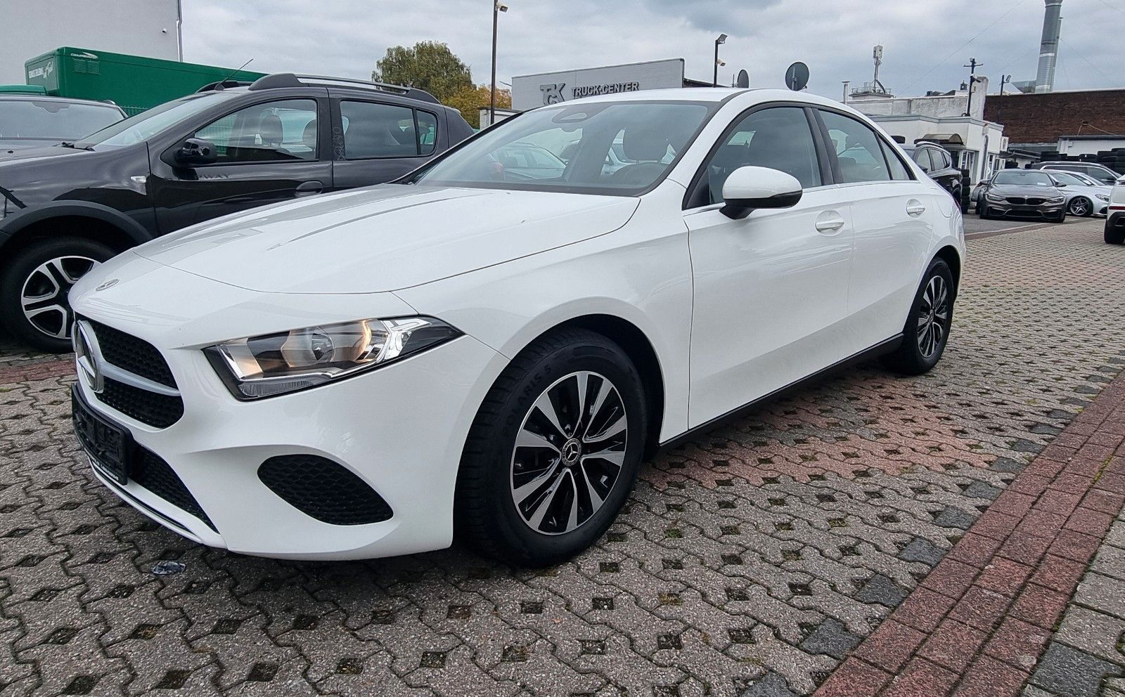 MERCEDES-BENZ A 180 Lim-48TKM-LEDER-KAMERA-GARANTIE-AUTOMATIK-