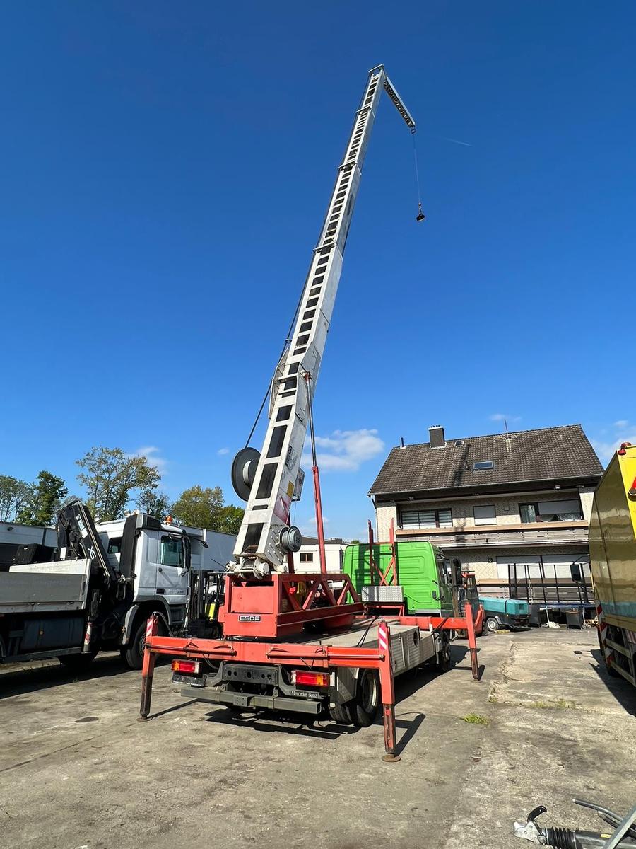 Mercedes-Benz 817 Dachdeckerkran Klaas 28 M Fernbedienung