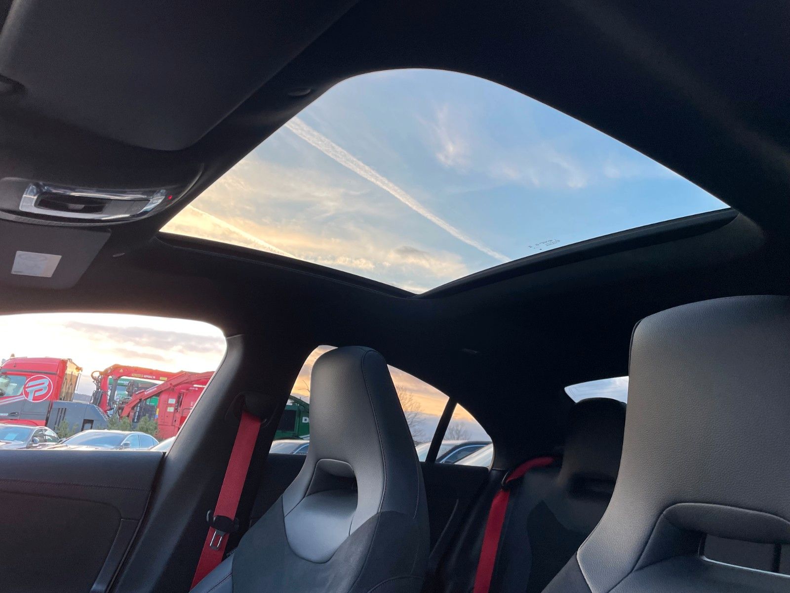 Fahrzeugabbildung Mercedes-Benz CLA 45 S AMG+Aero+Pano+HUD+Burm+Memory+MultiB