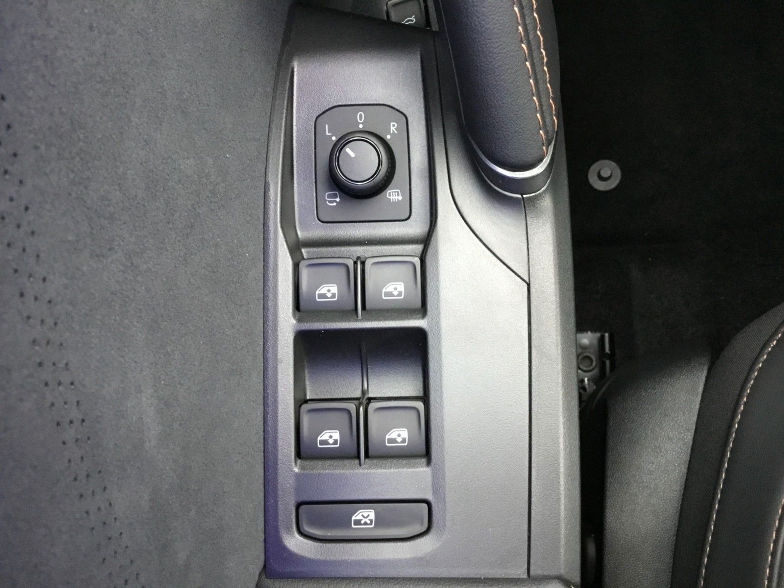 Fahrzeugabbildung CUPRA Formentor 2.0 TSI DSG 4WD+Pano+Matrix+AHK+19"