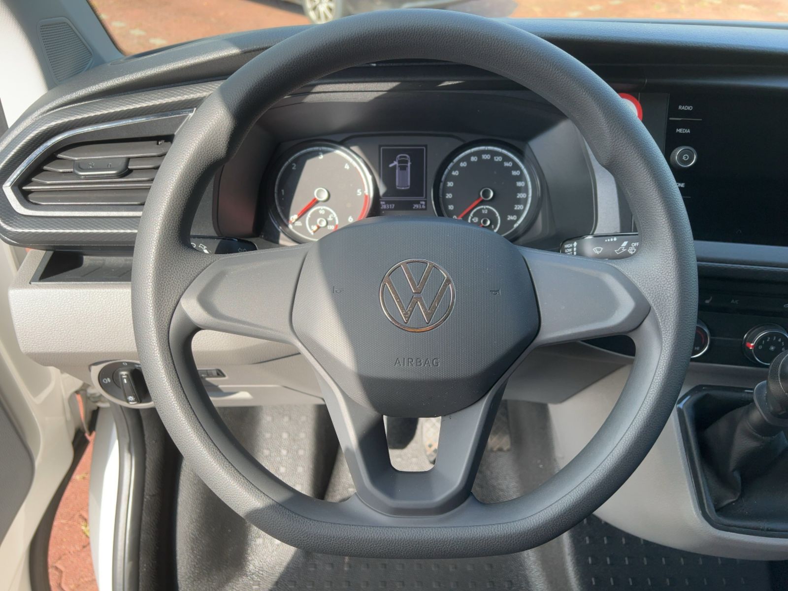 Fahrzeugabbildung Volkswagen T6.1 2.0 TDI Kasten KR Klima DAB+ Navi ParkPilot