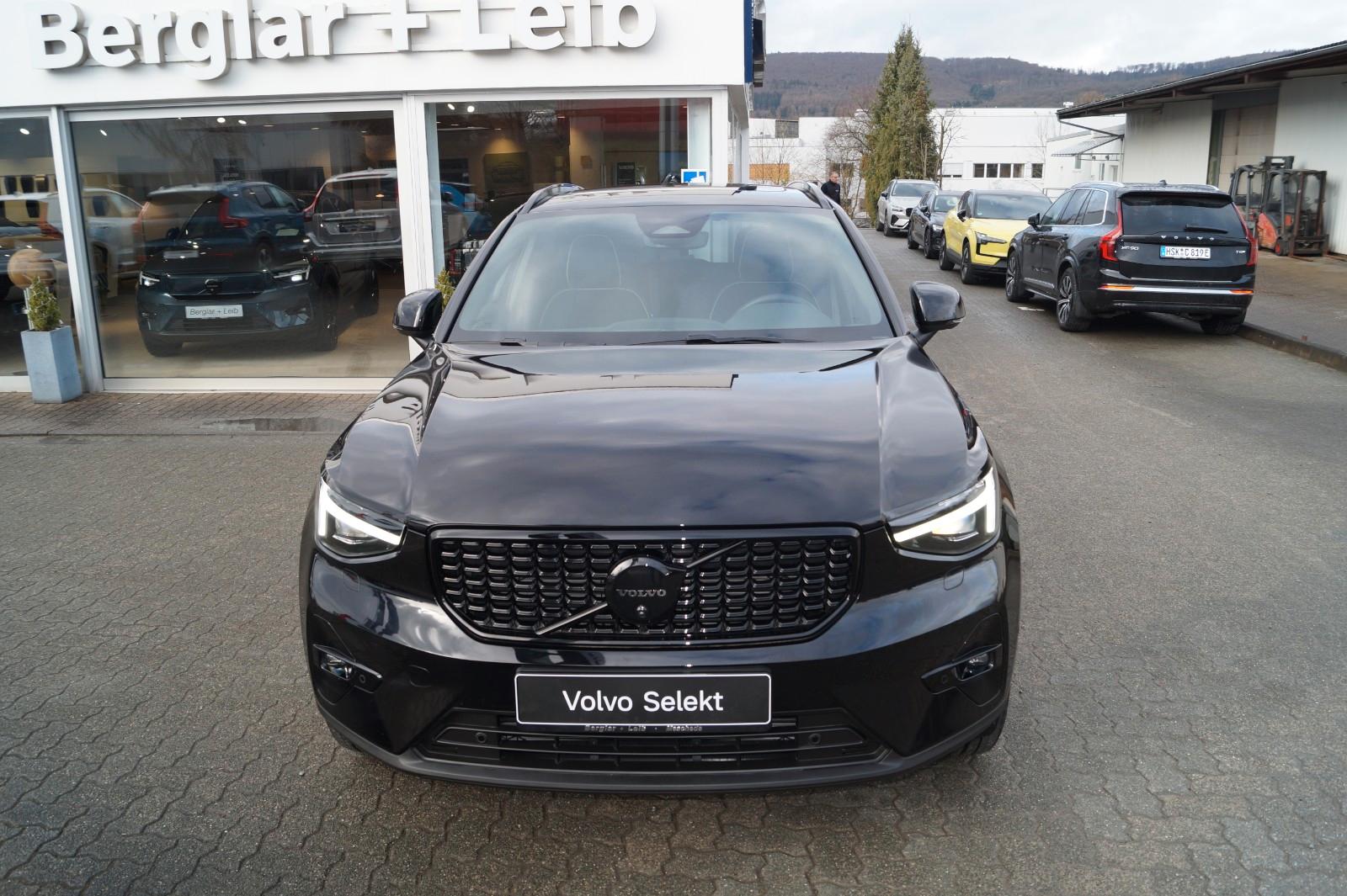 Volvo XC40 B3 Benzin 2WD Ultra Black Edition DKG/AHK
