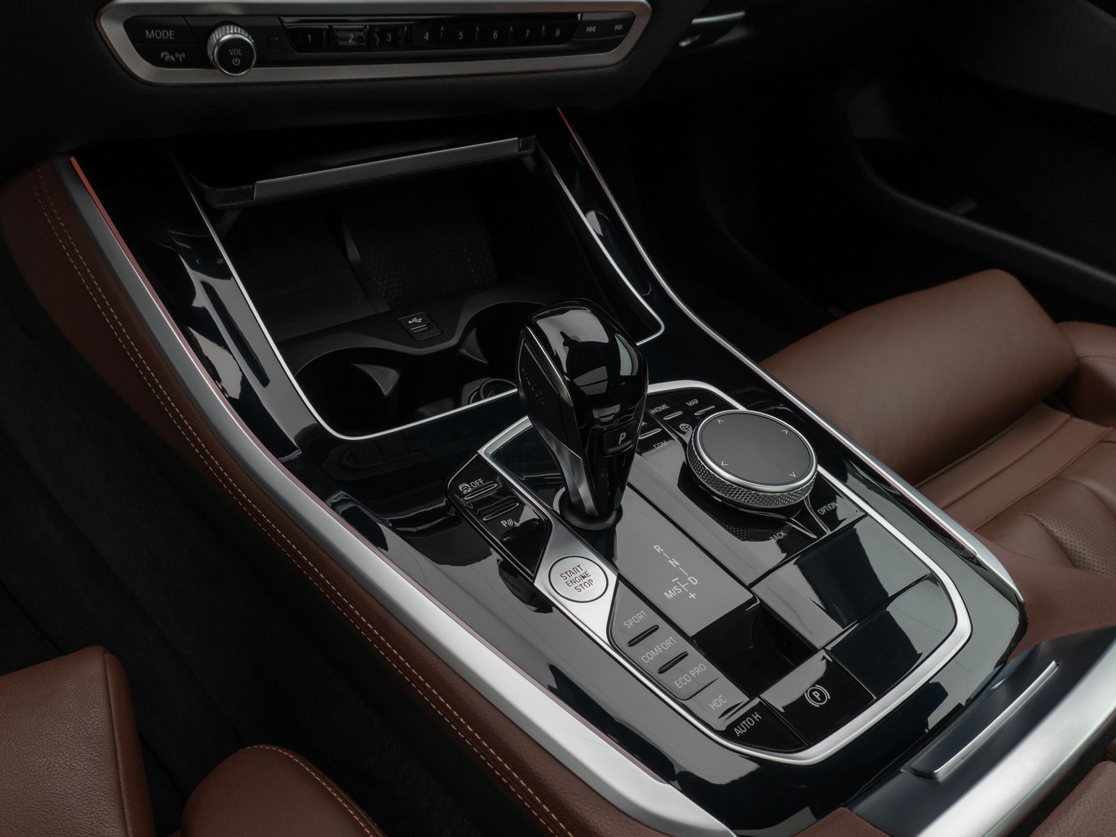 Fahrzeugabbildung BMW X5 xD30d M Sport Panorama Laser Kamera HUD HiFi