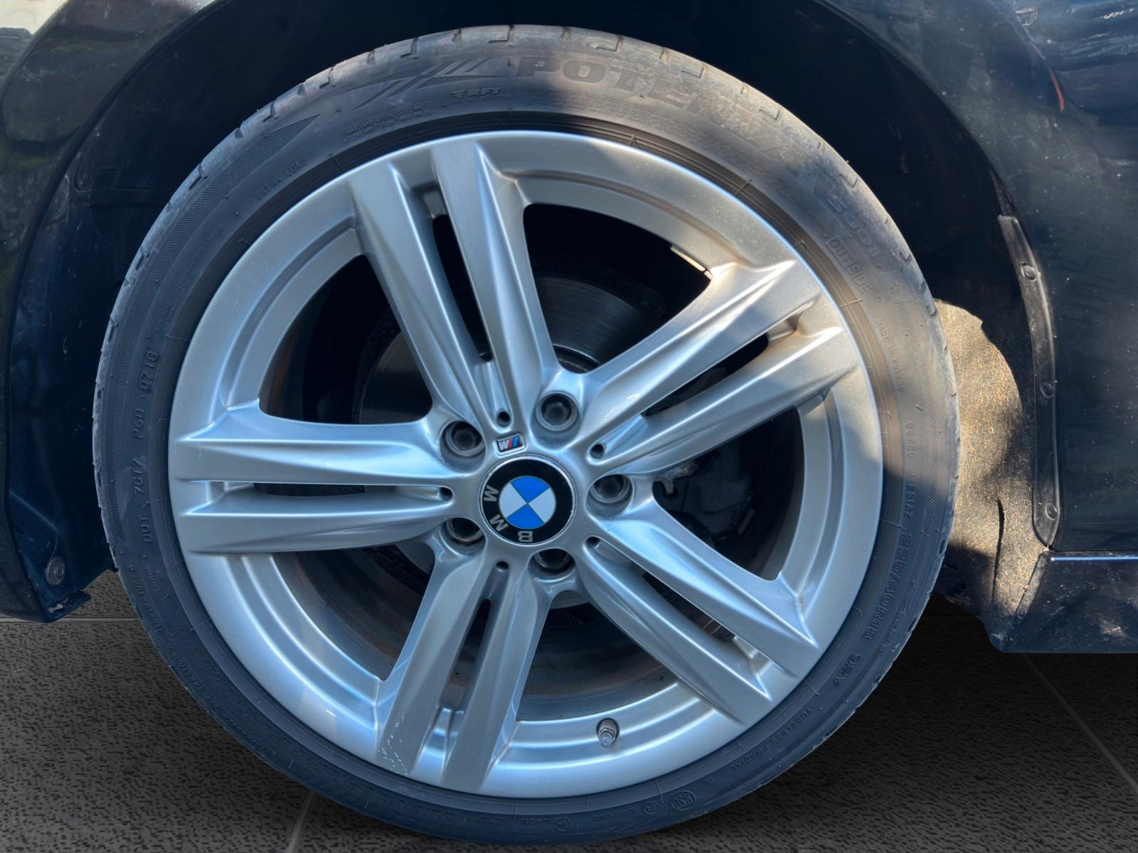 BMW 120i*Sport Line* TEMPOMAT*LED*NAVI*PDC*