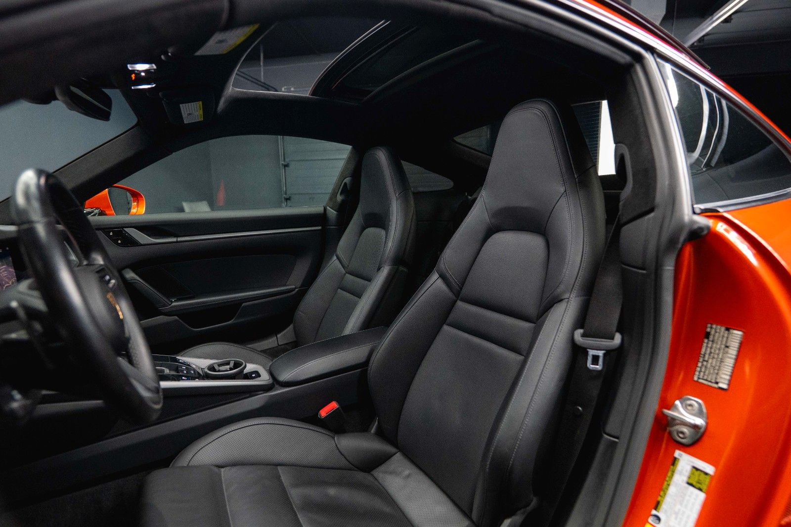 Fahrzeugabbildung Porsche 992 911 Carrera 4 S TECHART AKRAPOVIC 111 Punkte