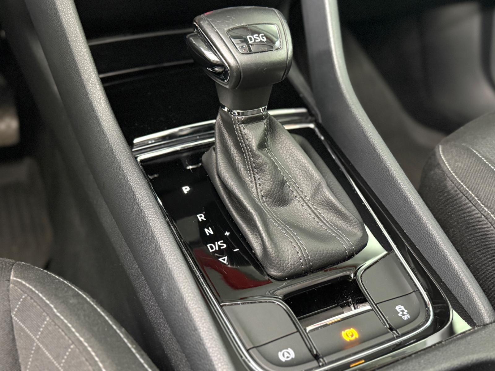 Skoda Karoq Ambition*KAMERA*AHK*ALLWETTER*CARPLAY*LED