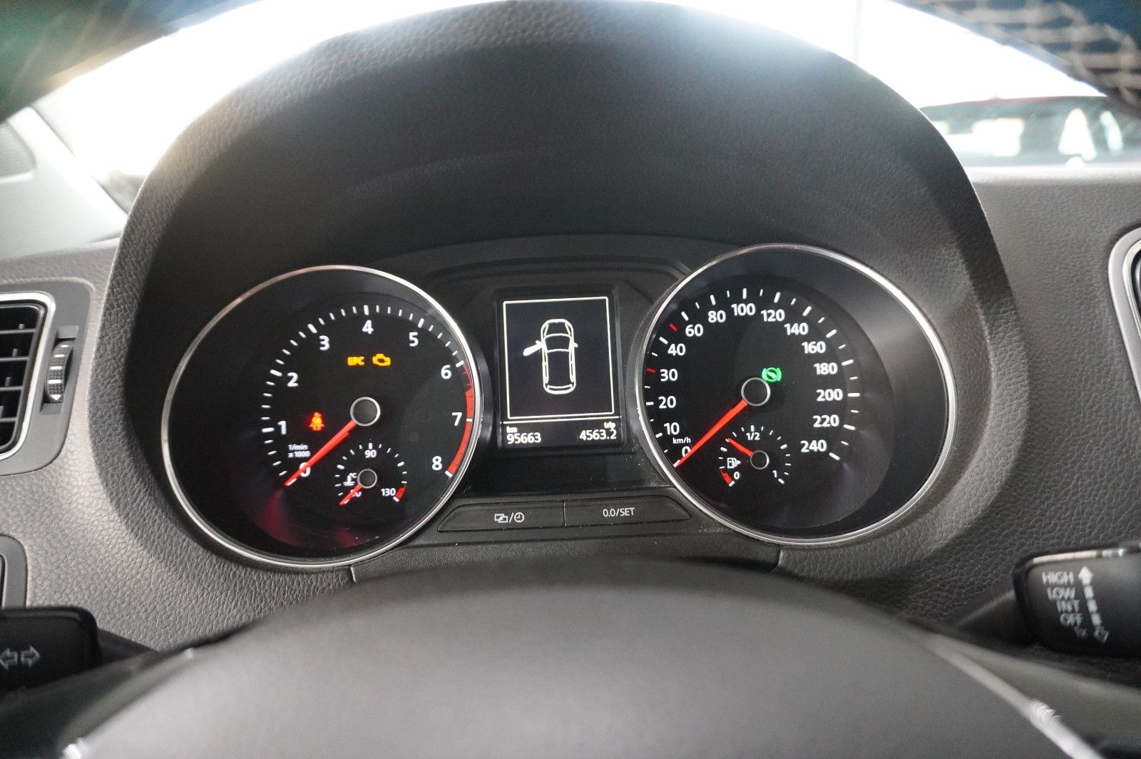 Fahrzeugabbildung Volkswagen Polo V 1.2 TSI LOUNGE DSG NAVI/KLIMA/PDC/TEMP.