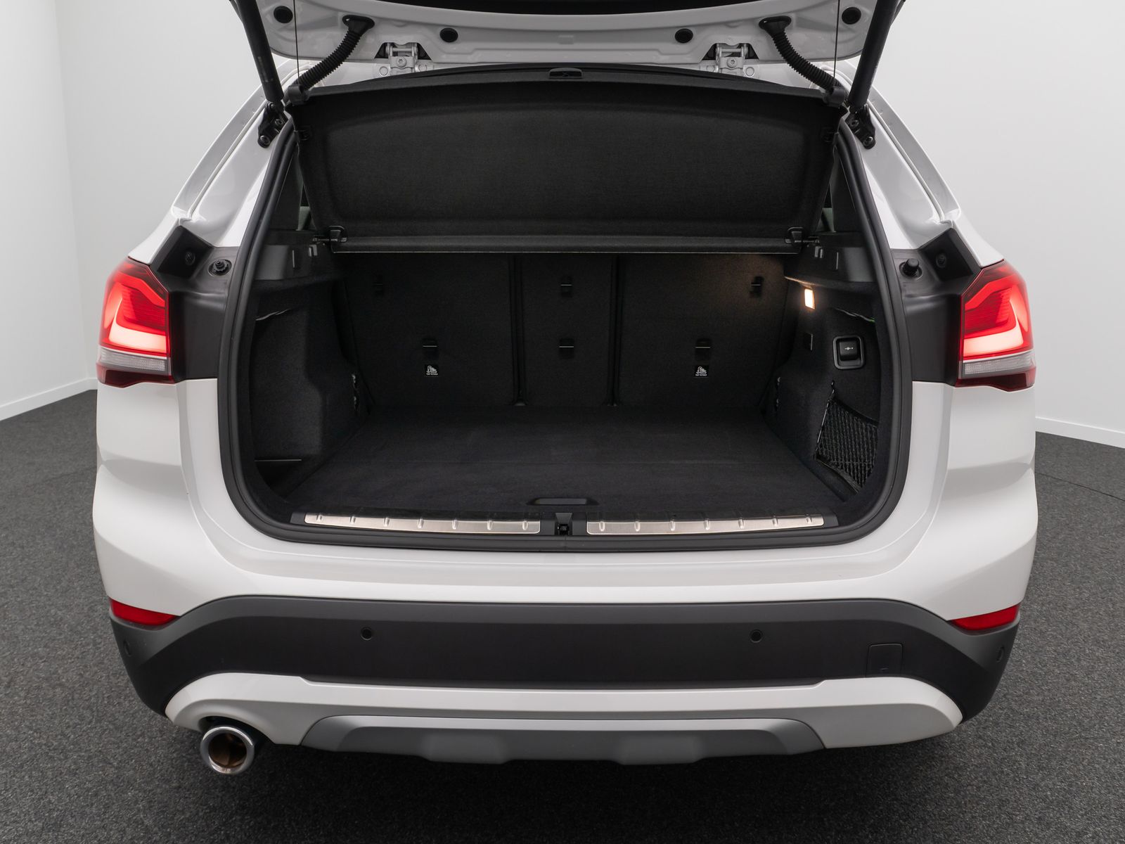 Fahrzeugabbildung BMW X1 xD25e xLine HUD Navi+ HiFi DAB Kamera 19Zoll