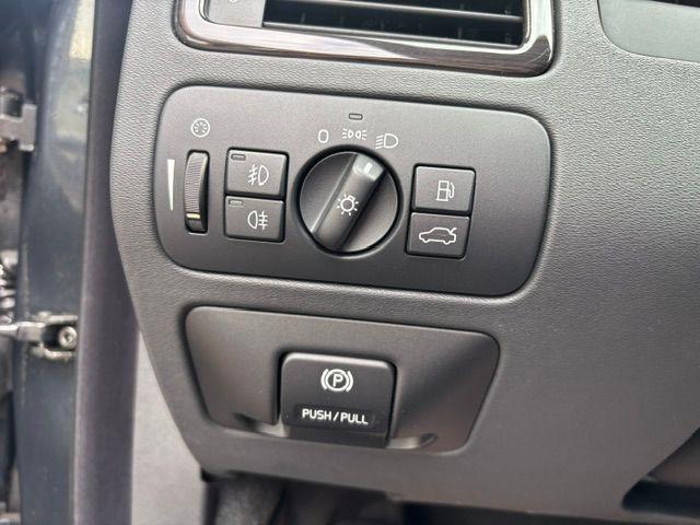 Volvo V70 2010 — photo 15