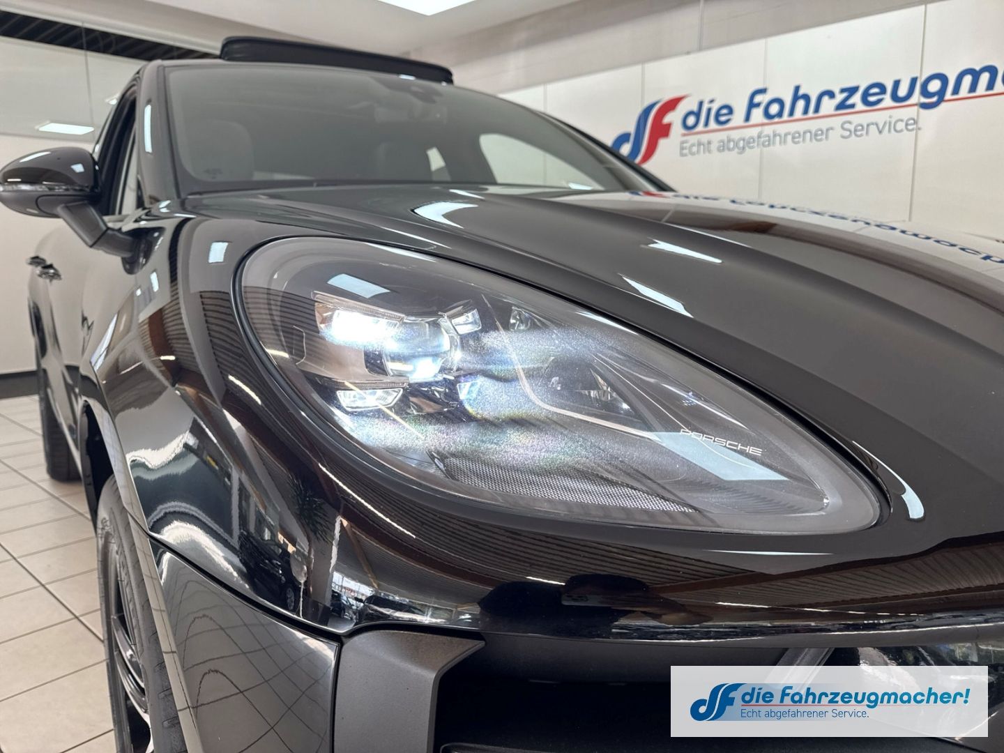 Fahrzeugabbildung Porsche Macan DE-Auto Pano Navi Memory S Soundsy LED Dyn