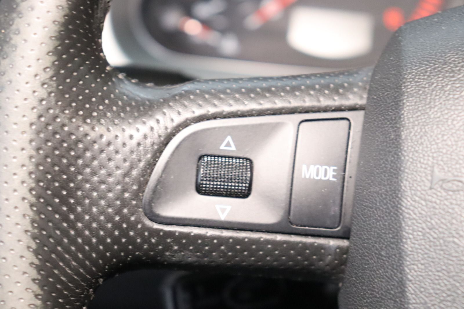 Fahrzeugabbildung Audi A6 2.0 TDI multitronic Avant * Xenon * AHK * PDC