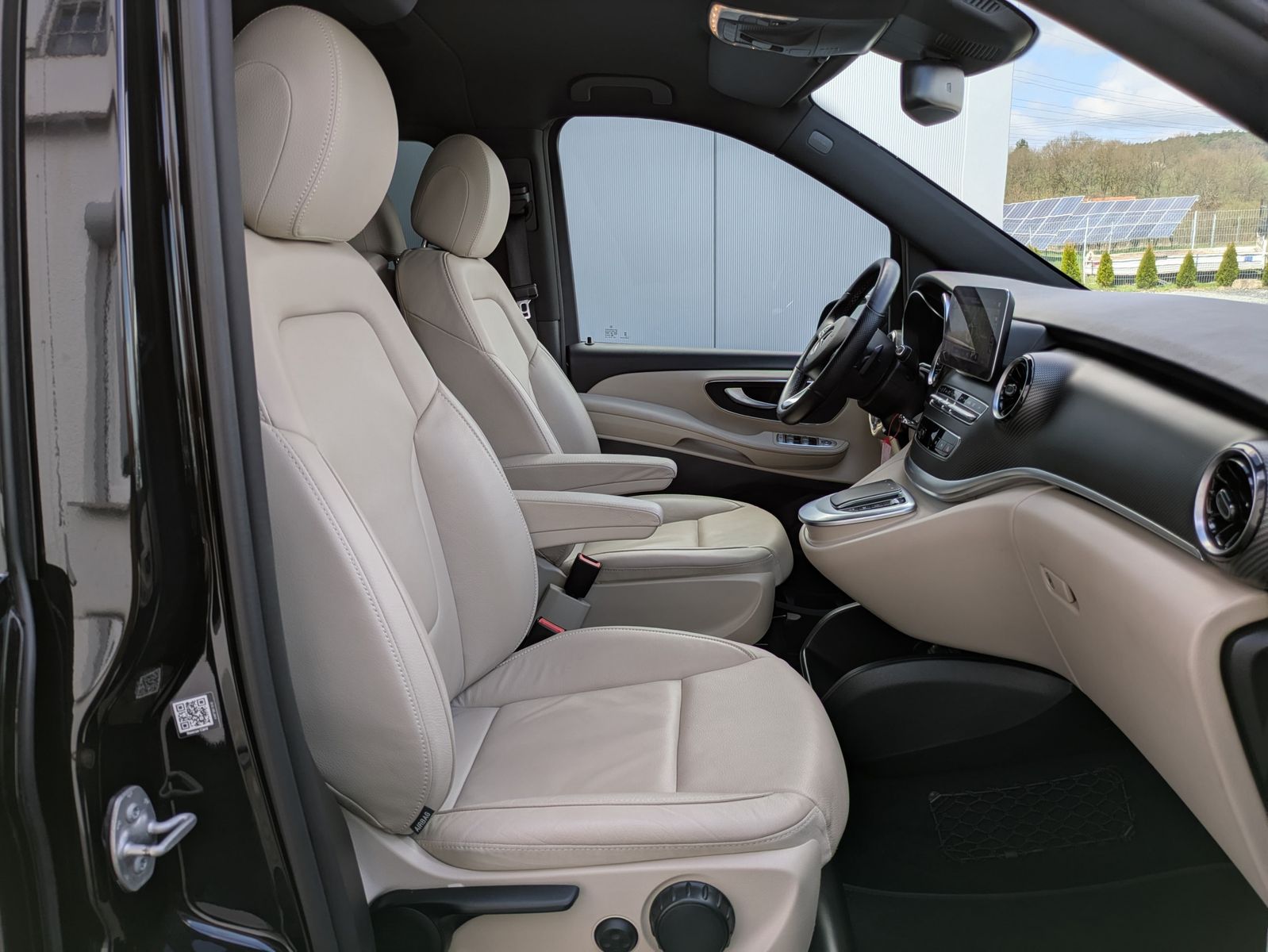 Fahrzeugabbildung Mercedes-Benz V 300 d AVANTGARDE 4MATIC lang AMG*PANO*LED*DIST