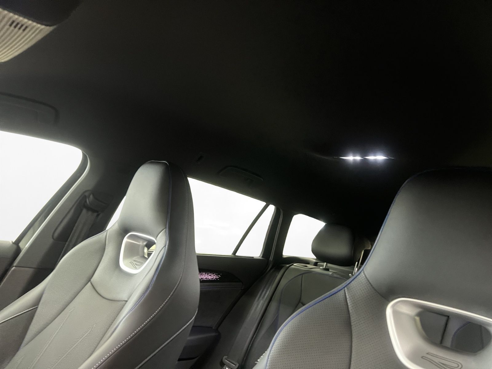 Volkswagen Passat Variant - Bild 9