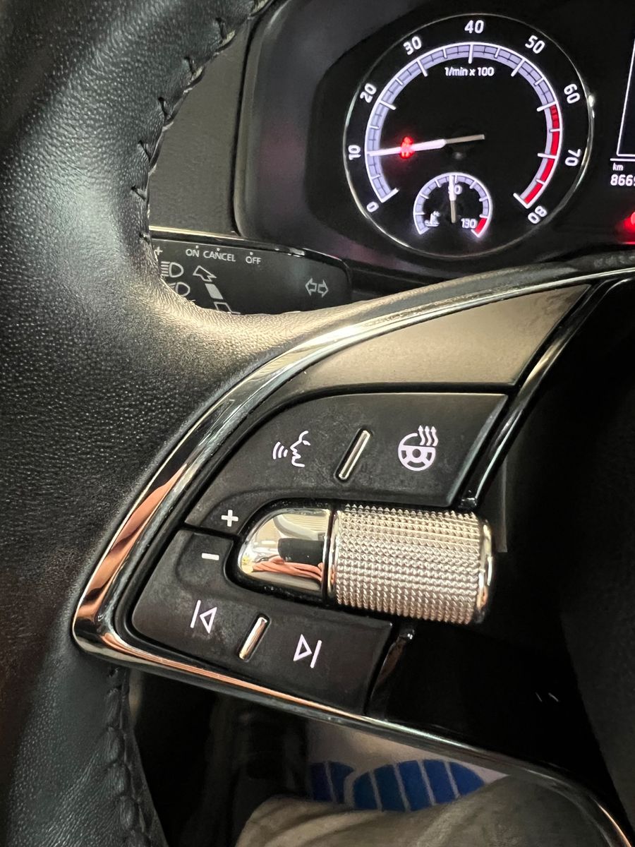Fahrzeugabbildung SKODA Karoq Clever *4x SITZHEIZUNG*BEHEIZBARES LENKRAD