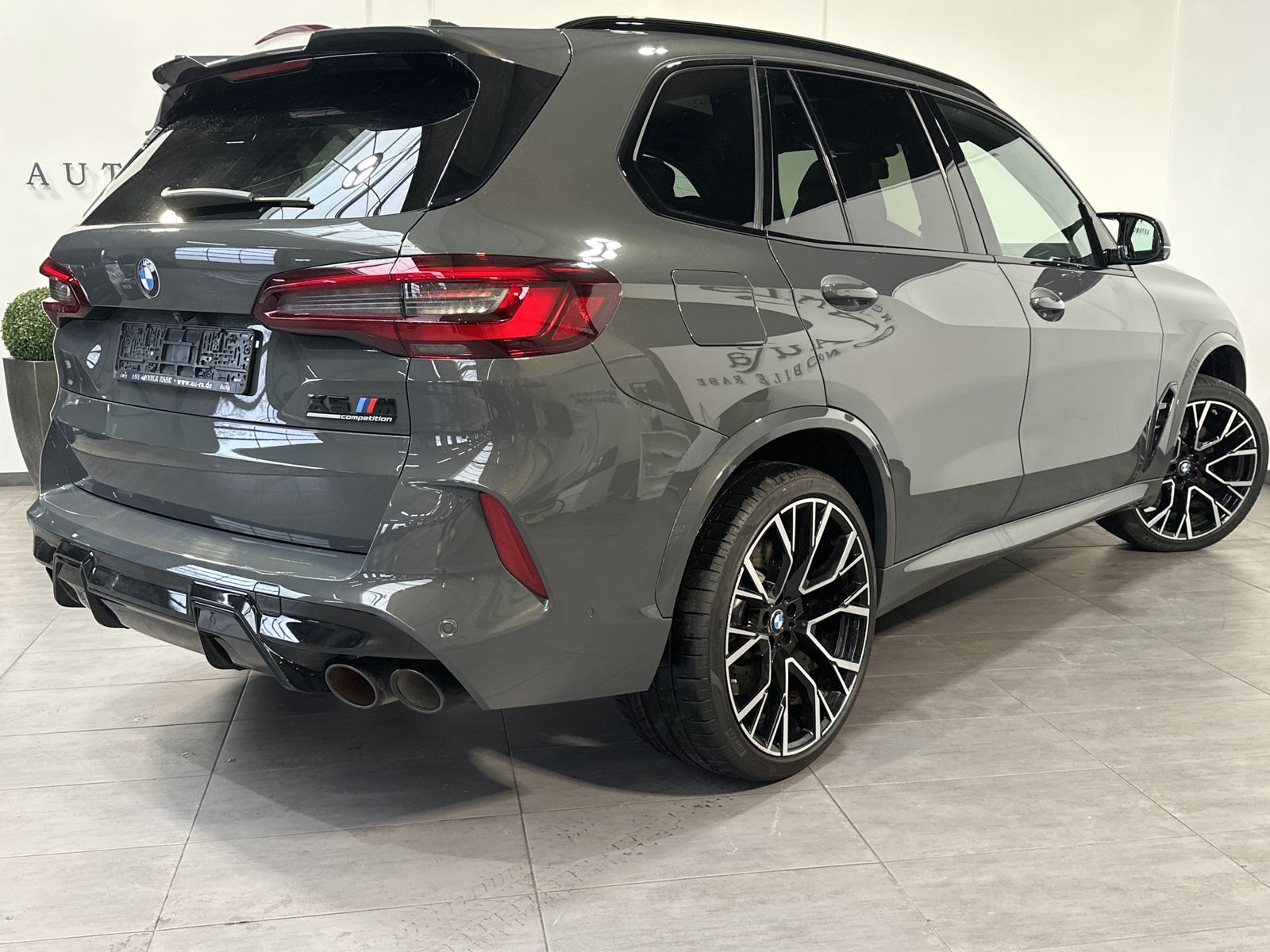 Fahrzeugabbildung BMW X5 M Competition NAV+LASER+PANO+AHK+360°+21/22ZO