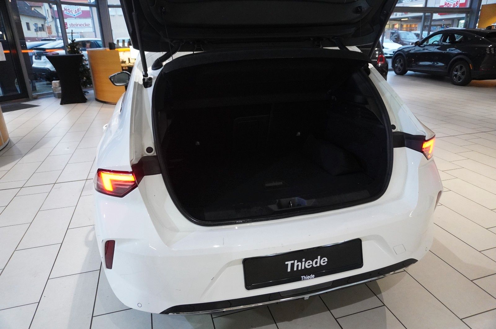 Fahrzeugabbildung Opel Astra L Lim. 1.2T ELEGANCE NAVI/LED/KAMERA/SPORT