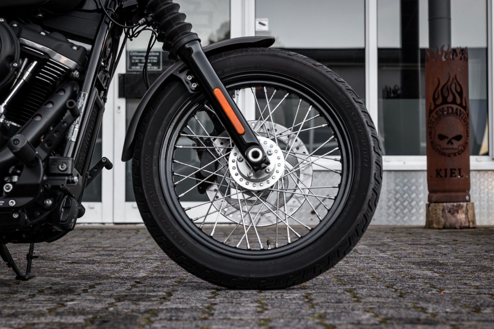 Fahrzeugabbildung Harley-Davidson FXBB STREET Bob Softail - JEKILL&HYDE