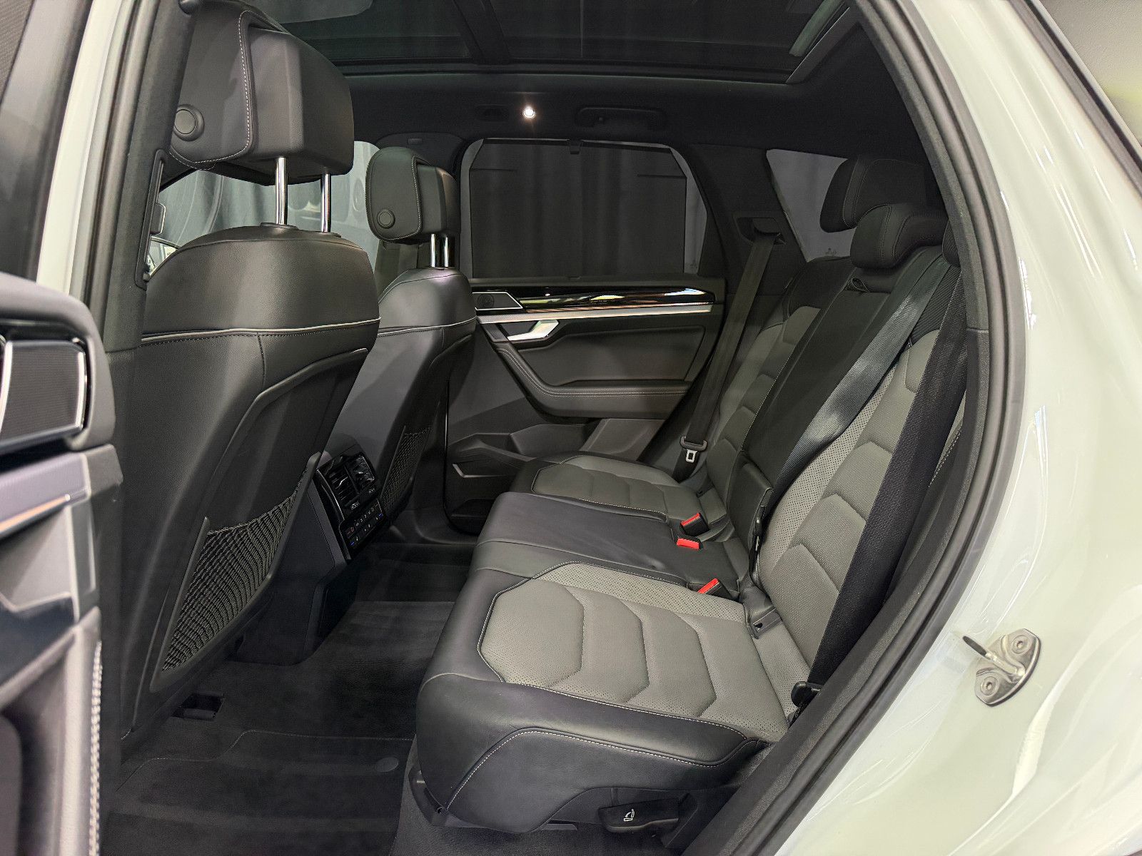 Fahrzeugabbildung Volkswagen Touareg R-Line 4Motion|PANO|NIGHT|LAST EDITION|
