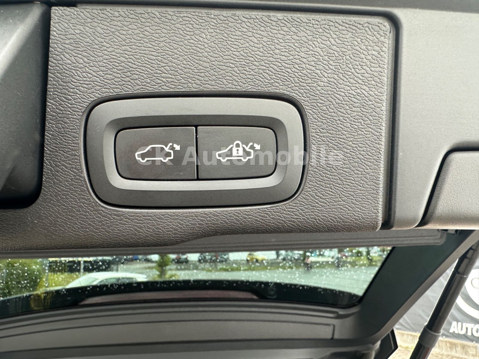 Fahrzeugabbildung Volvo XC60 R Design 2WD/Navi/Pano/Kamera/LED