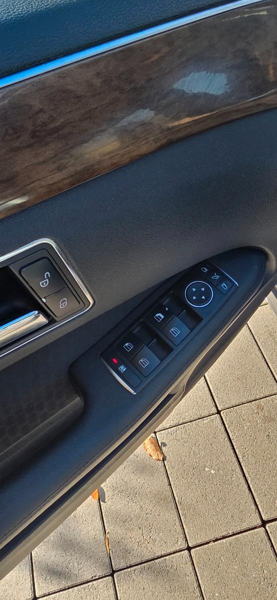 Mercedes-Benz E200 2010 — photo 11